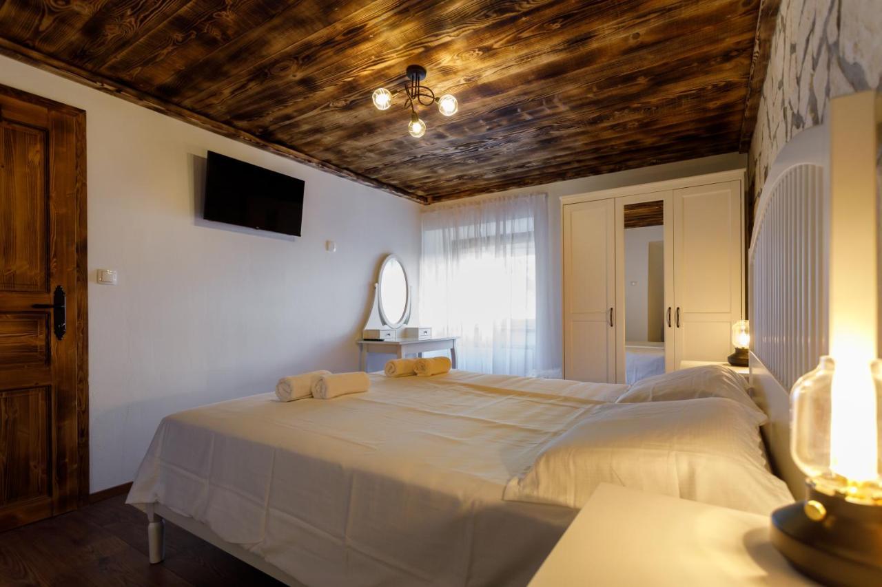 Rustic Apartment Evelin Krk Town Exterior photo