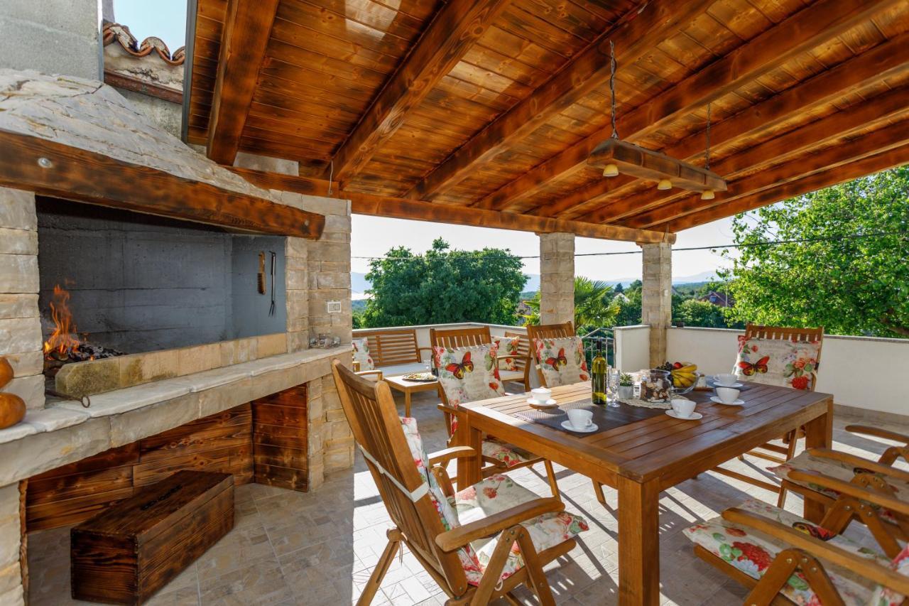 Rustic Apartment Evelin Krk Town Exterior photo