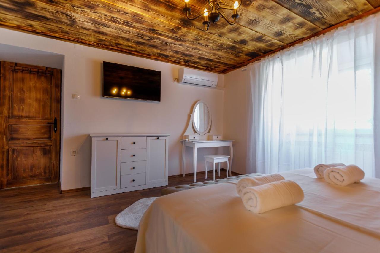 Rustic Apartment Evelin Krk Town Exterior photo
