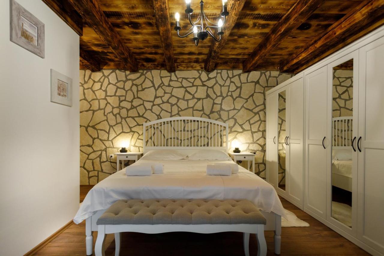 Rustic Apartment Evelin Krk Town Exterior photo