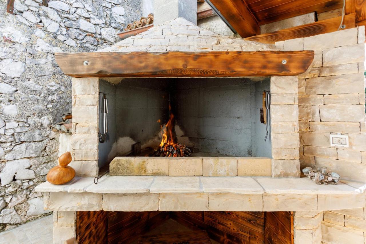 Rustic Apartment Evelin Krk Town Exterior photo