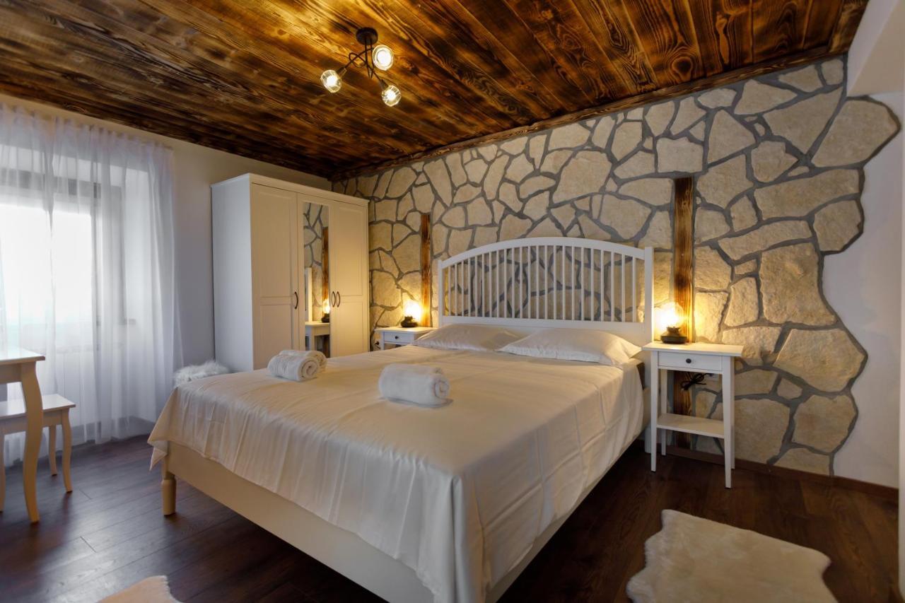 Rustic Apartment Evelin Krk Town Exterior photo