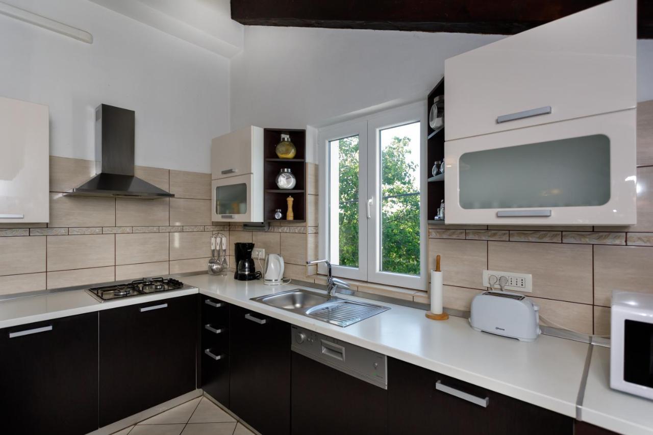 Rustic Apartment Evelin Krk Town Exterior photo