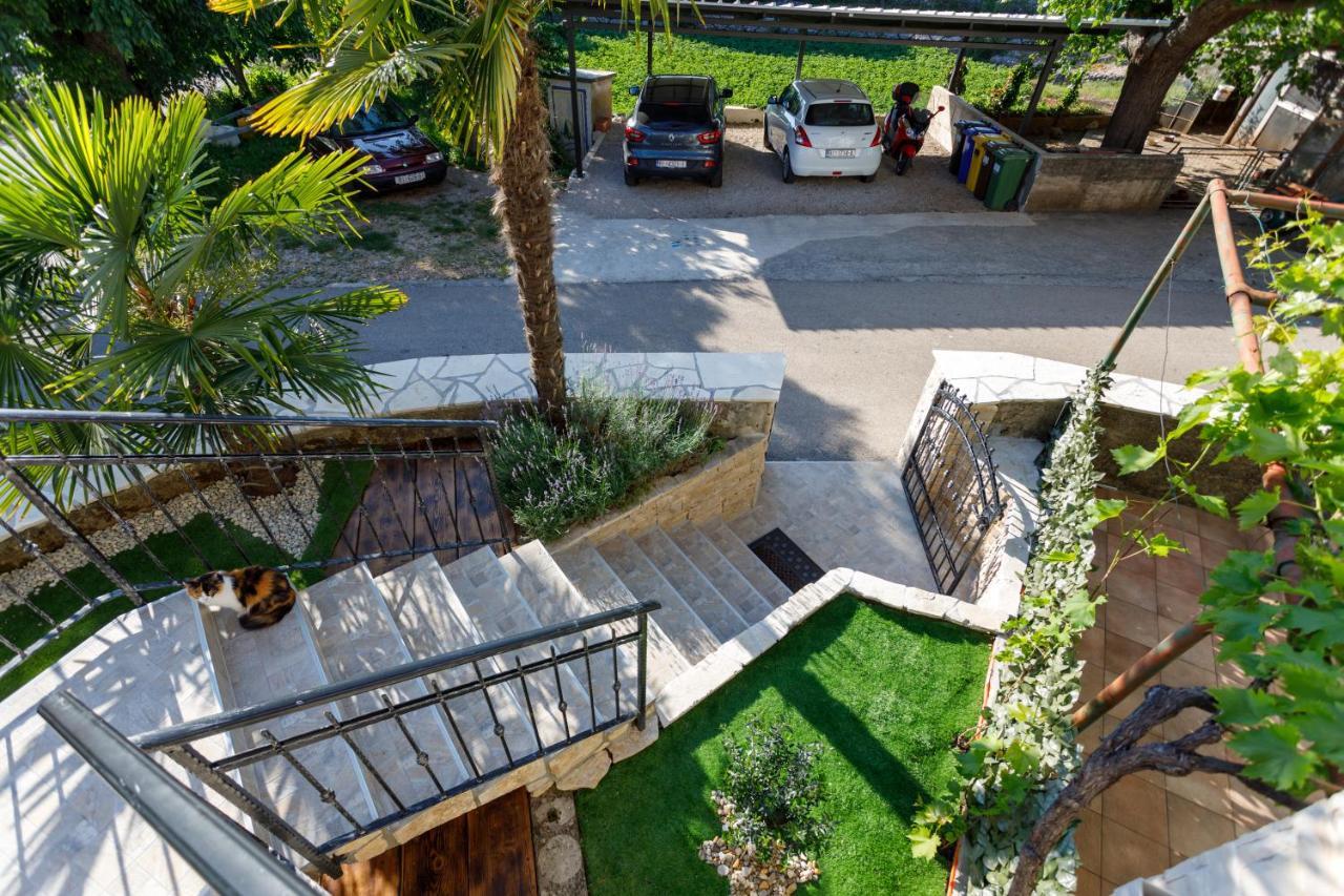 Rustic Apartment Evelin Krk Town Exterior photo