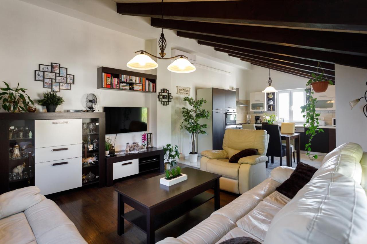 Rustic Apartment Evelin Krk Town Exterior photo