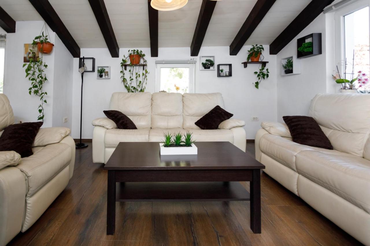 Rustic Apartment Evelin Krk Town Exterior photo