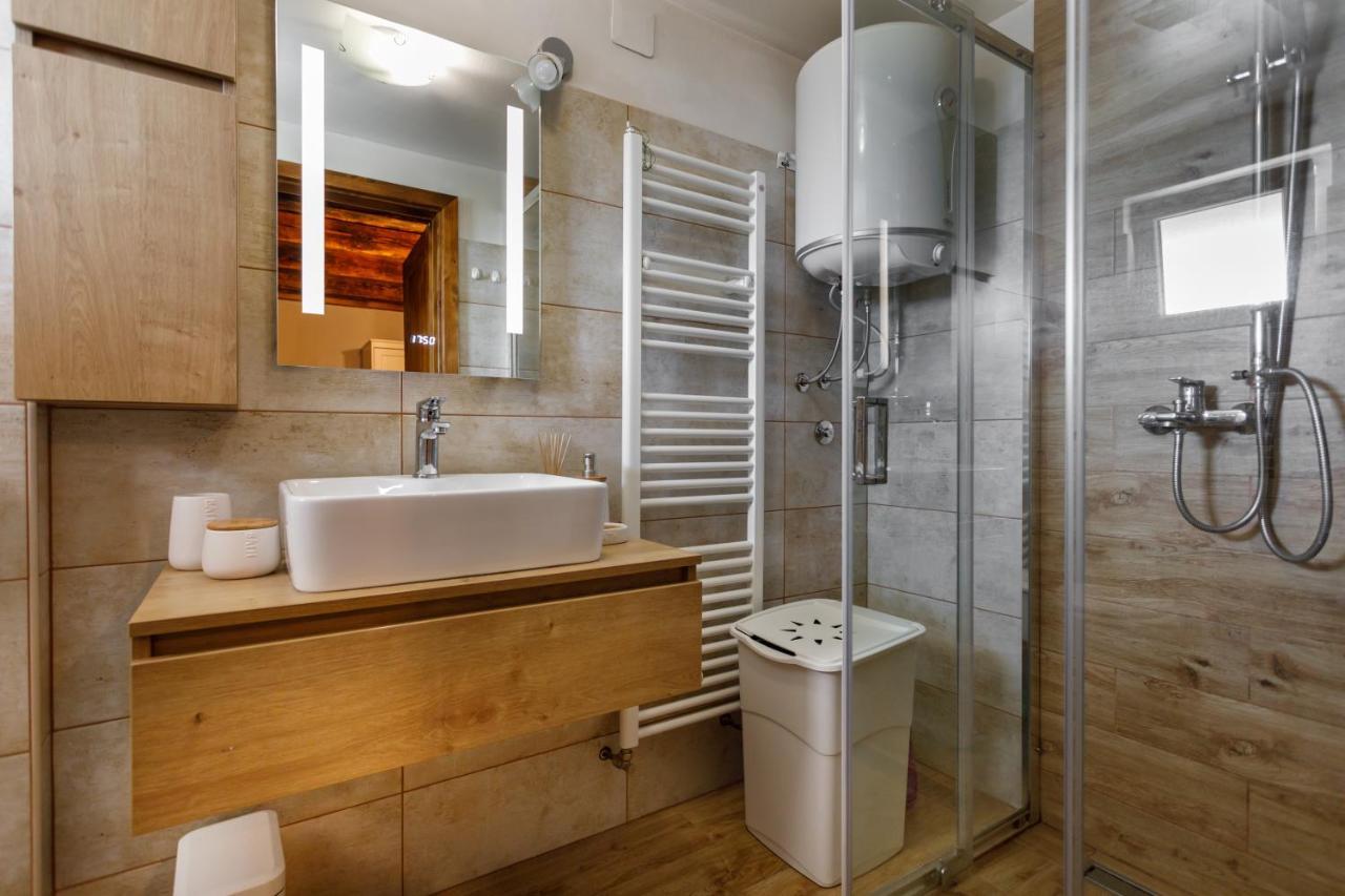 Rustic Apartment Evelin Krk Town Exterior photo