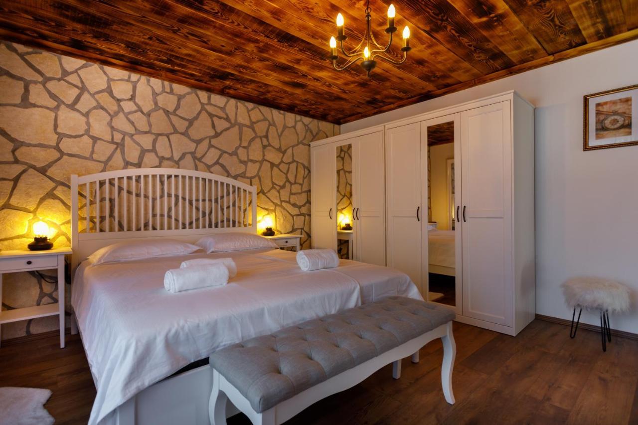 Rustic Apartment Evelin Krk Town Exterior photo